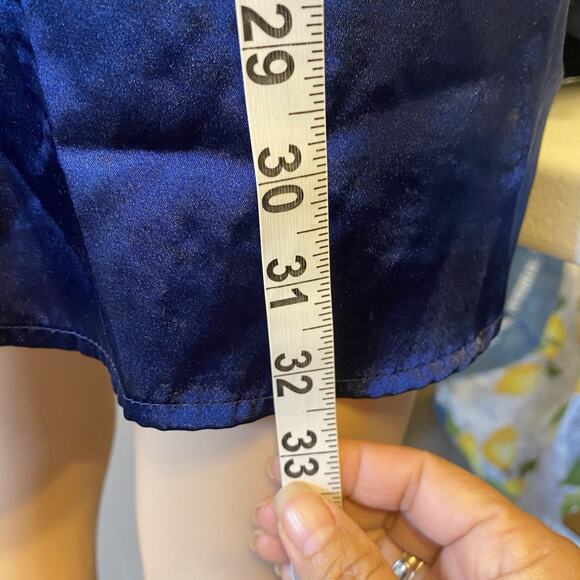 Vintage Victorias Secret Robe Women S Oversized Satin Blue Button Up Lightweight - Picture 4 of 10